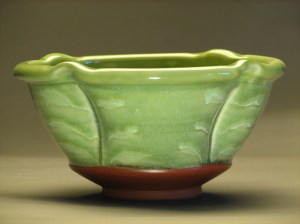 Green bowl with hollow lip
